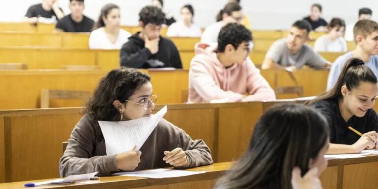 Casi 13.000 alumnos de Galicia comienzan la ABAU