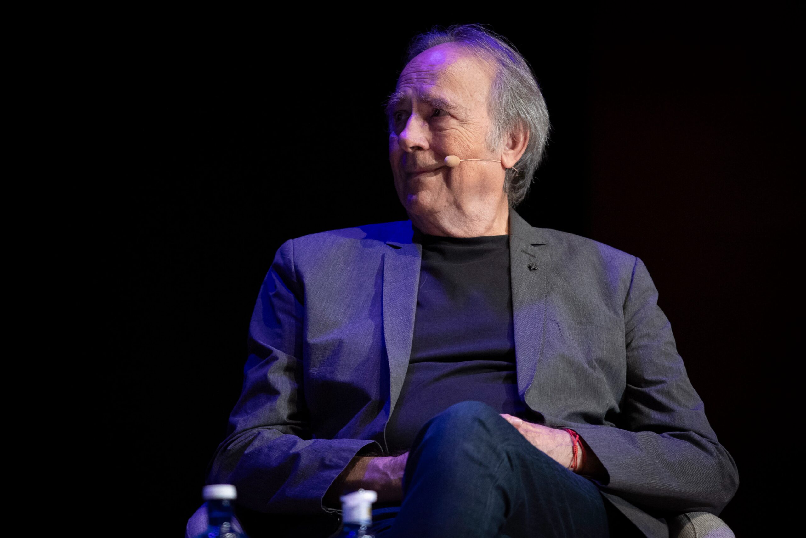 Serrat ve en la amnistía «una posibilidad grande para que el suflé baje» y «se allane el camino de convivencia»