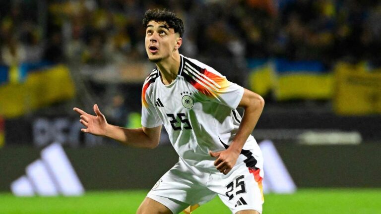 Alexander Pavlovic, el centrocampista de Alemania, en su debut la pasada semana.
