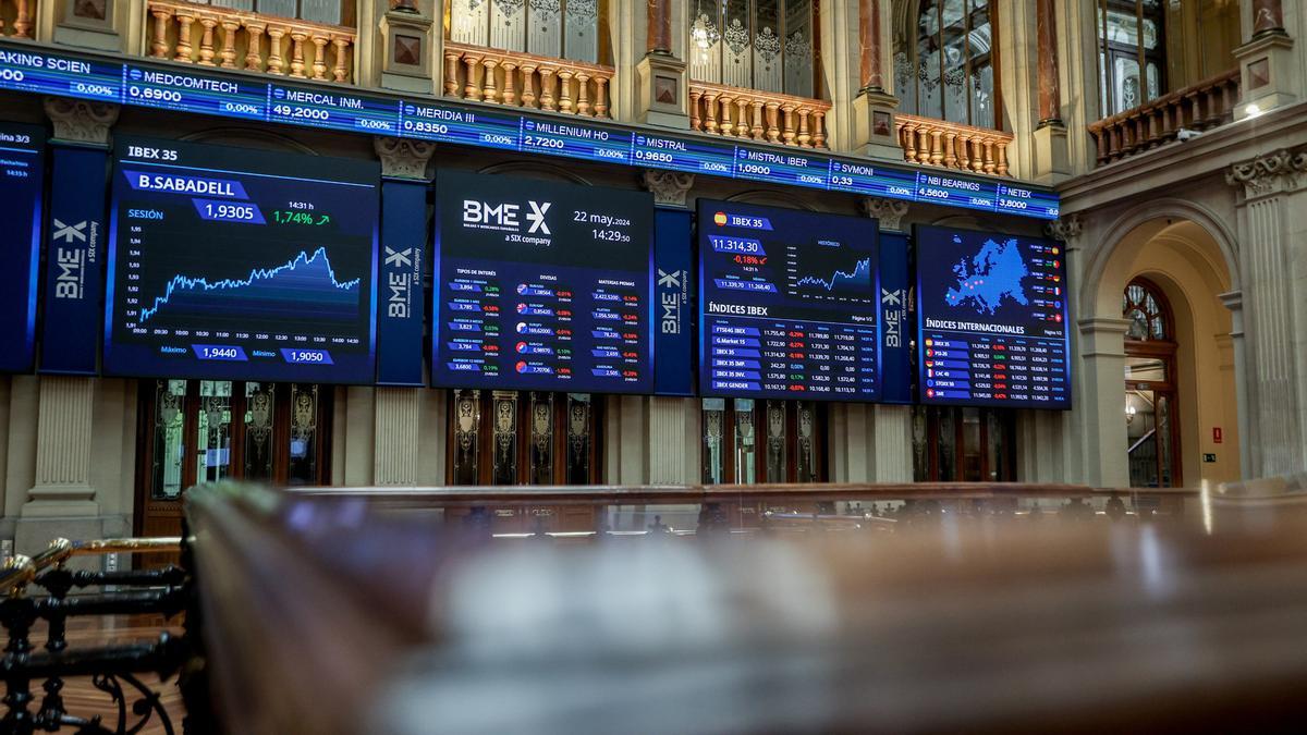 Un panel del Ibex 35, en el Palacio de la Bolsa, a 22 de mayo de 2024, en Madrid (España).