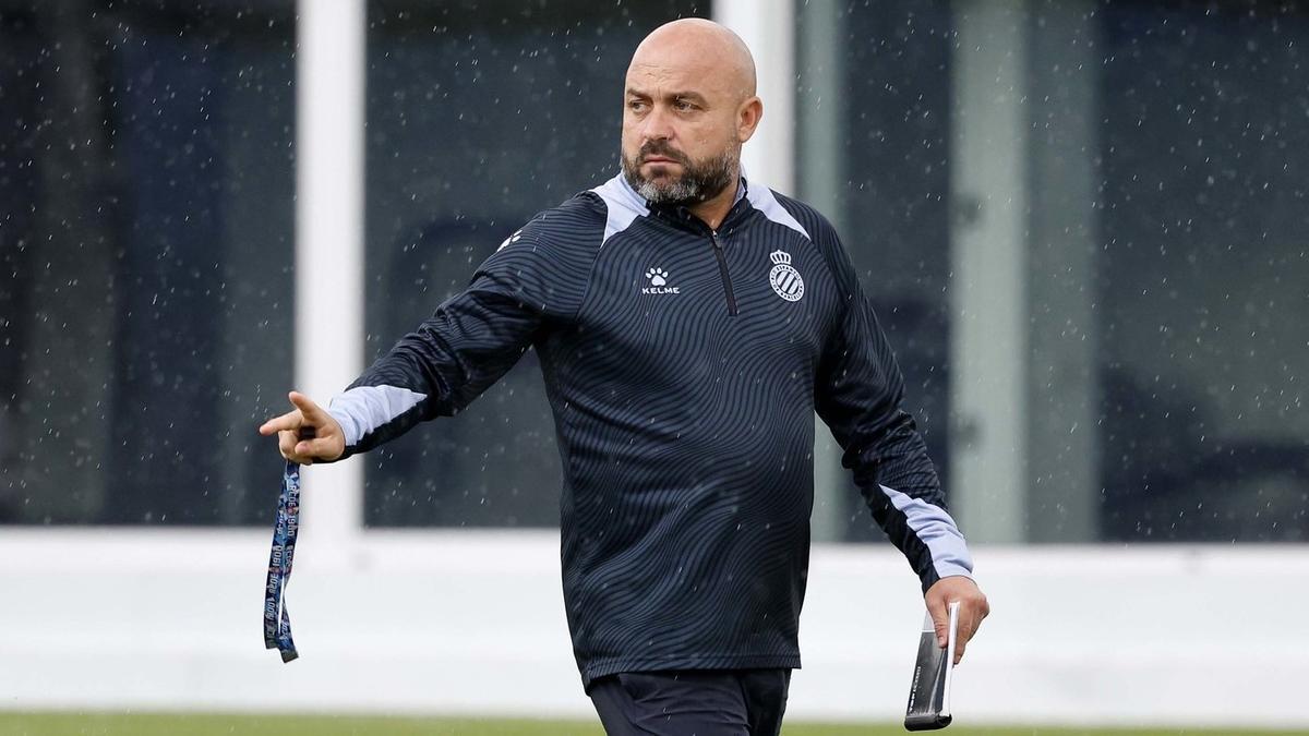 Manolo González, en un entrenamiento de esta semana con el Espanyol.