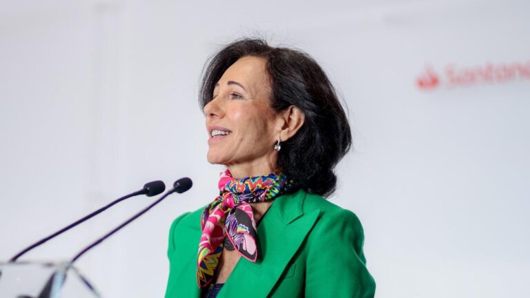 Archivo - La presidenta de Banco Santander, Ana Botín.