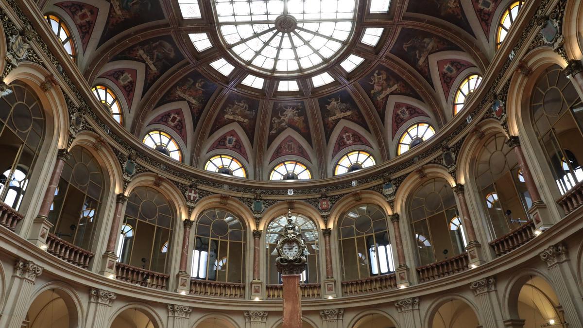 Interior del Palacio de la Bolsa de Madrid, en Madrid (España)