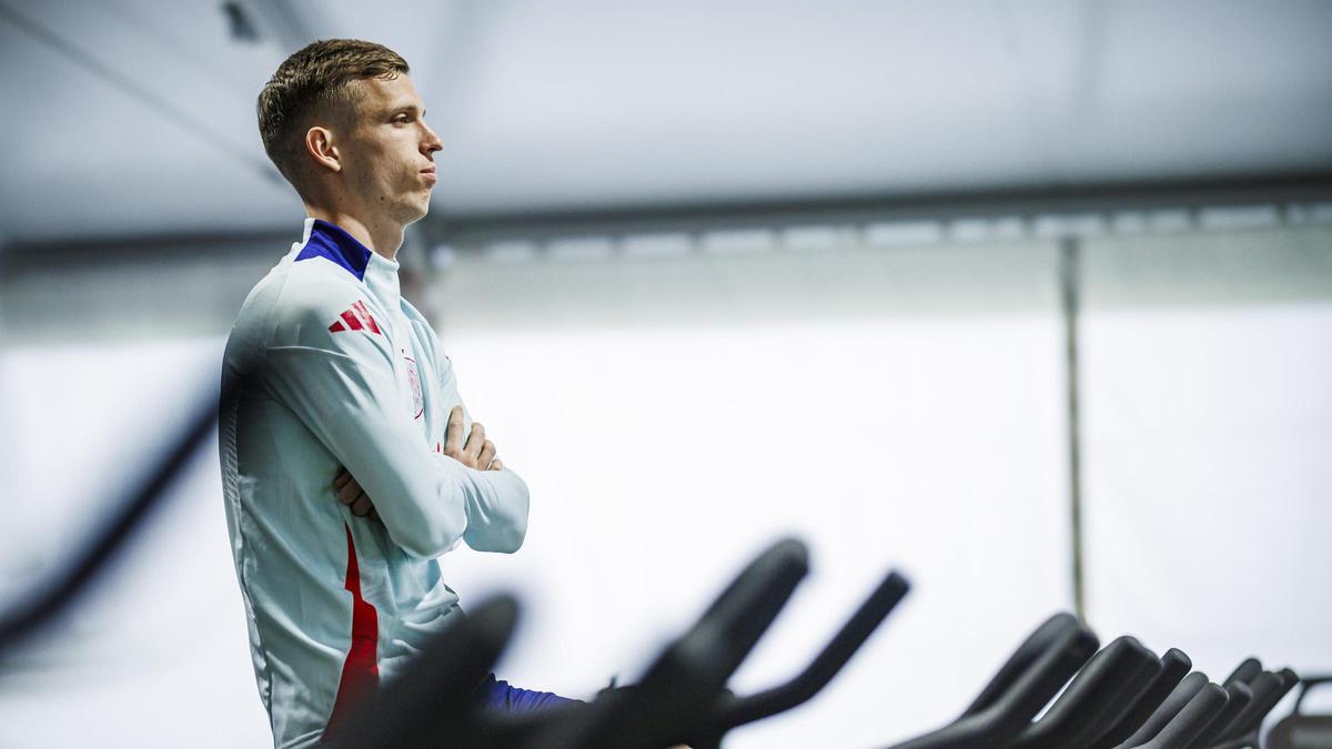 Dani Olmo ejercitándose en el gimansio del campo de entrenamiento de España