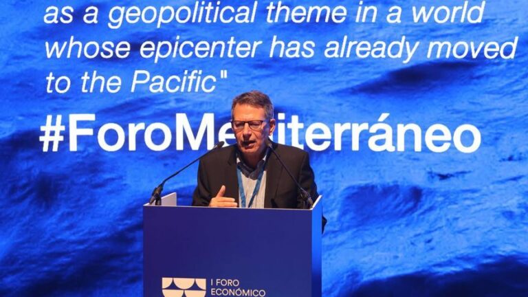 EUROPA INMIGRACIÓN | Robert Kaplan afirma que la inmigración africana "cambiará la identidad de Europa" este siglo