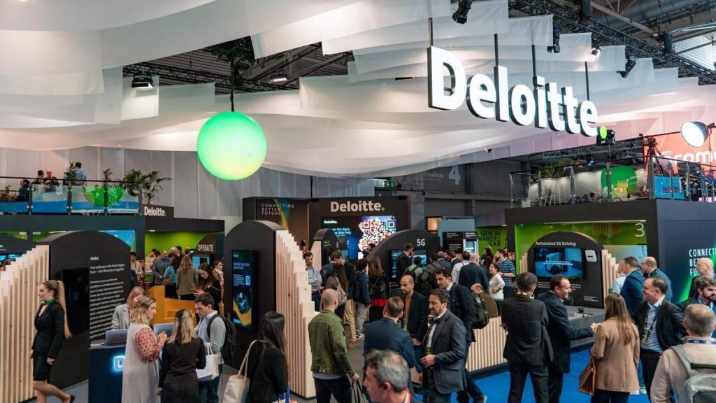 Stand de Deloitte en una feria.