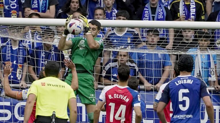 El guardameta del Espanyol, Joan García, en la desafortunada jugada del gol rival