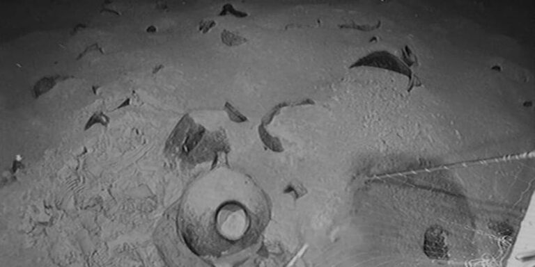 El hallazgo de un barco de hace 3.300 años en aguas profundas revela que en la Edad del Bronce navegaban por mar abierto