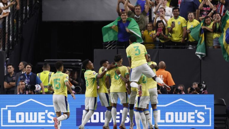 Vinícius desata a Brasil y manda a casa a Paraguay.