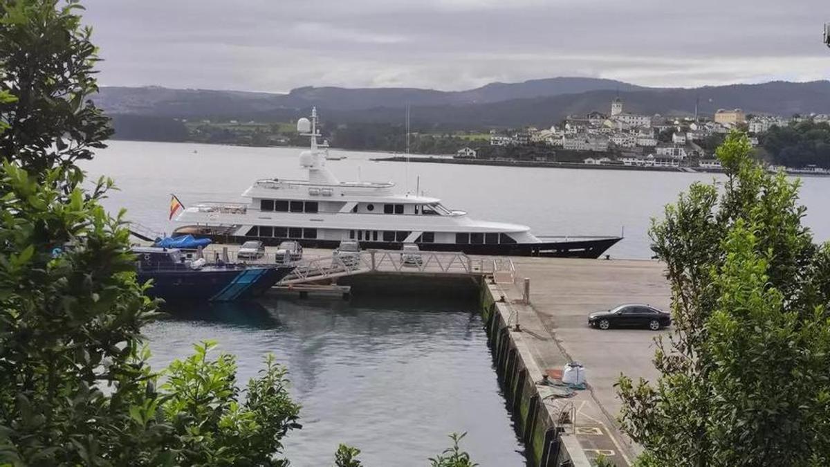 ¿Qué hace Marta Ortega en la ría del Eo? La visita de la presidenta de Inditex causa expectación en el estuario