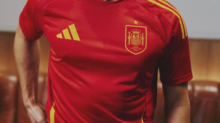 La camiseta de la selección española de fútbol.