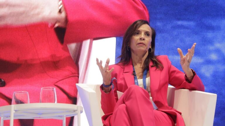La presidenta de Redeia, Beatriz Corredor, en el I Foro Económico y Social del Mediterráneo.