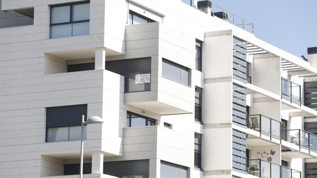 Archivo - El 3% de los compradores pretende destinar su inmueble al alquiler turístico, según Fotocasa.