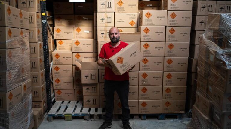 PETARDOS CM | Así se prepara la mayor distribuidora de pirotecnia de España para San Juan 2024: neveras de playa, 100 furgonetas y miles de petardos