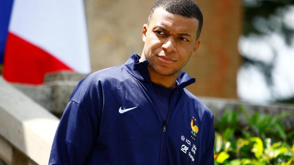 El PSG tampoco le ha pagado a Mbappé el sueldo de mayo y el pulso continúa