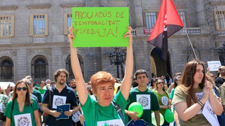 Los interinos salen a la calle al grito de "Fijeza, ya" para pedir al Govern que responda a la sentencia del TJUE