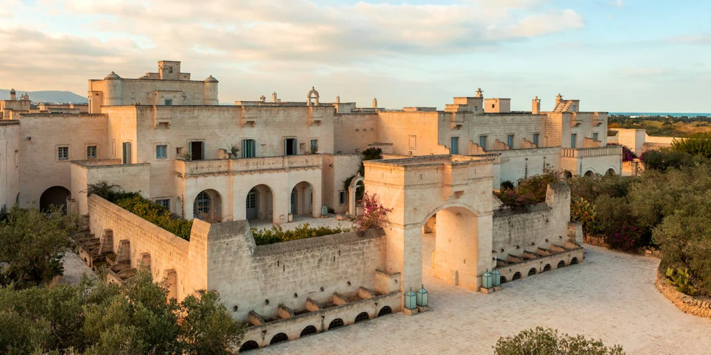El hotel de lujo que acoge la cumbre del G7, situado en Italia y refugio vacacional de los famosos