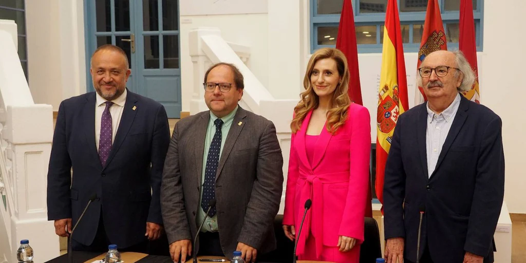 La obra del poeta Antonio Colinas se digitalizará para facilitar su conservación y el acceso a los investigadores
