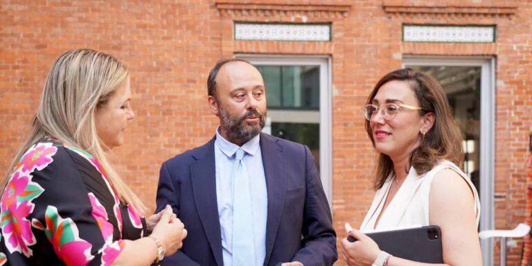 La Junta acusa a Puente de «desconocer» su tierra y crear un «problema» con el mapa de autobús