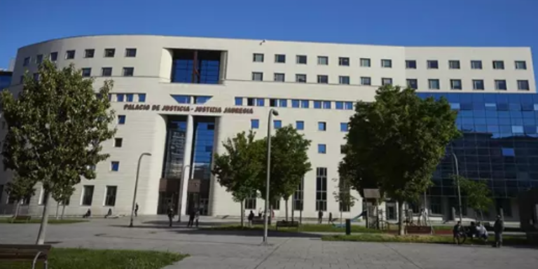 Condenado a diez años de prisión un hombre por agredir sexualmente a su hijastra y a uno la madre por omisión
