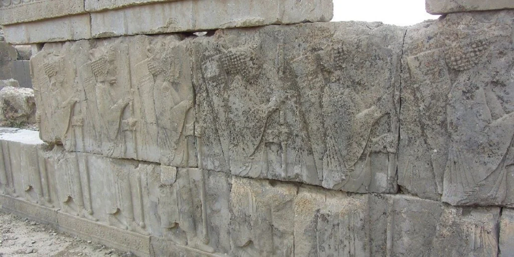 Desenmascaran a un enemigo implacable que amenaza los relieves de Persépolis