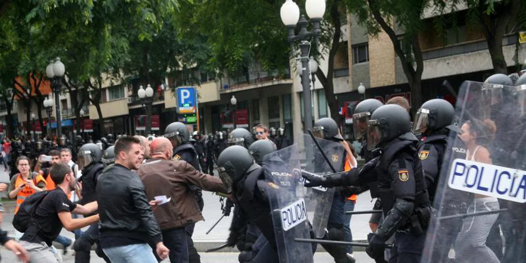 La juez da cinco días a acusaciones y Fiscalía para pronunciarse sobre la amnistía a los policías del 1-O