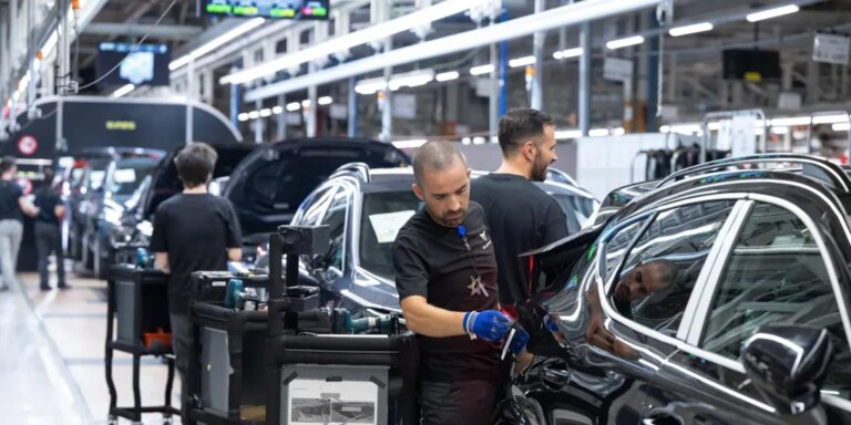 Seat y Cupra electrifican la planta de Martorell y la ponen a pleno rendimiento