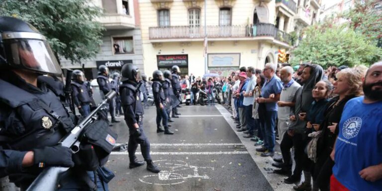 La Fiscalía pide la amnistía para los policías imputados por las cargas del 1-O en Barcelona