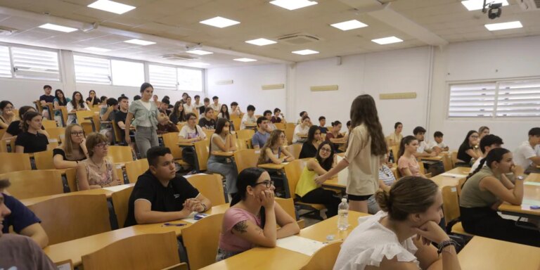 El examen de Matemáticas abre la segunda jornada de la Selectividad en Andalucía 2024