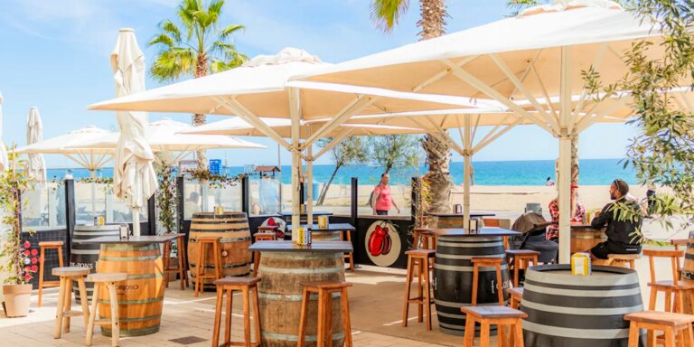 El grupo Vaya Vida apuesta por la playa de Badalona con la taberna Casa Pedro