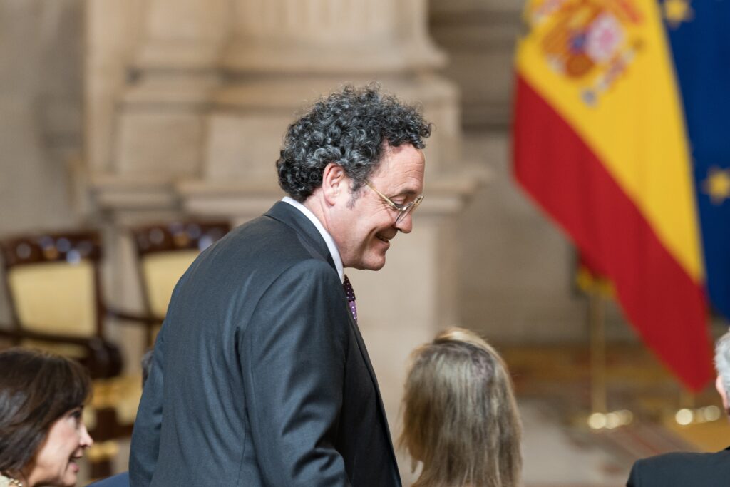 El juez cita como imputados a los dos fiscales contra los que se querelló el novio de Ayuso