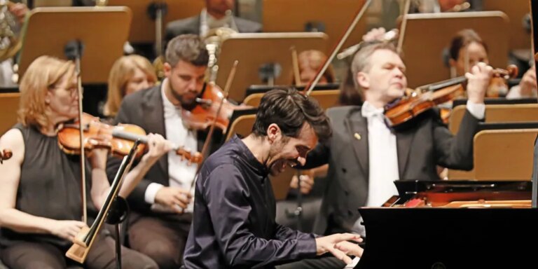 Despedida con honores al maestro Soustrot
