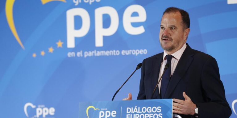 El PP incorpora a Carlos Iturgaiz a la Secretaría de Libertades Públicas tras no lograr escaño