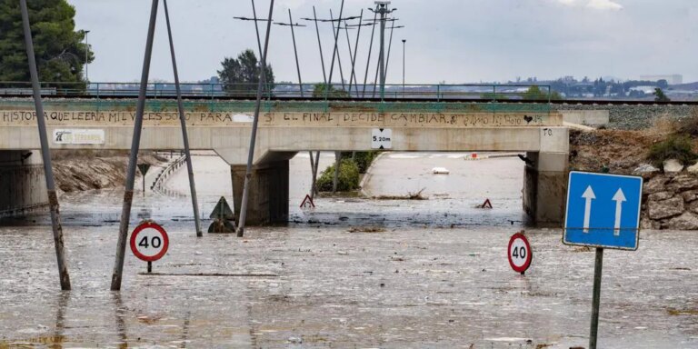 Las lluvias anegan Murcia y dejan riadas kilométricas en la Región