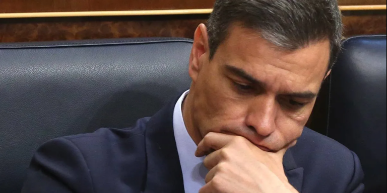 Sánchez, entre el caos y el K.O.