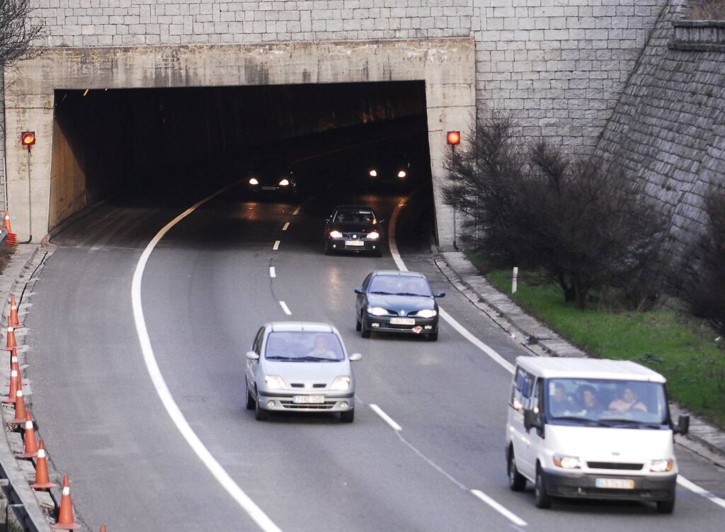 El túnel de Guadarrama sufrirá cortes este martes por un simulacro: estos son los itinerarios alternativos