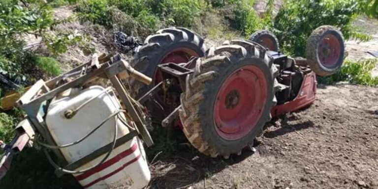 Muere un tractorista en Murcia tras volcar y quedar atrapado bajo el vehículo agrícola