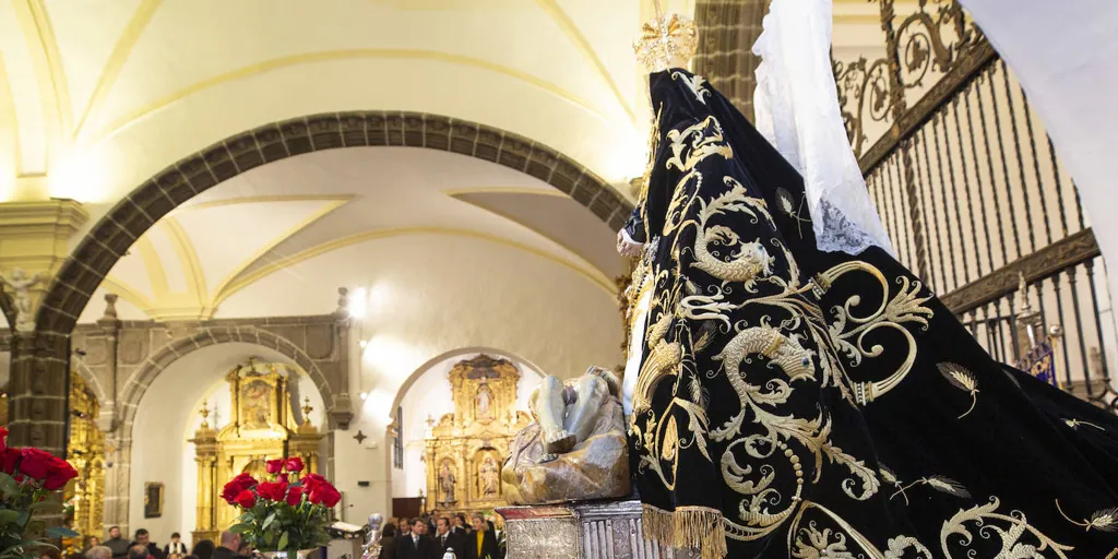 Destrozan y roban el lampadario de la capilla de la Virgen de las Angustias en Arévalo