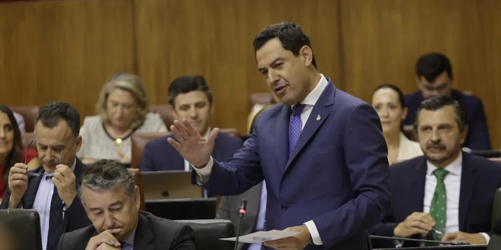 Juanma Moreno acometerá ajustes en consejerías y delegaciones tras completar en julio la evaluación de su gobierno