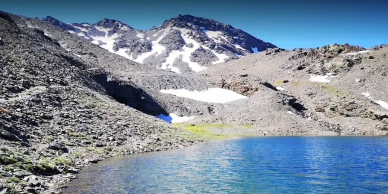 Muere mientras hacía senderismo en la Laguna de las Yeguas, la más conocida de Sierra Nevada