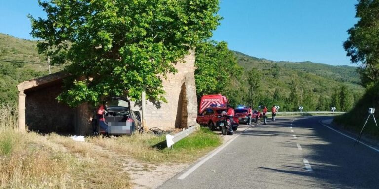 Muere un hombre tras chocar contra un muro en un accidente de tráfico en Navarra