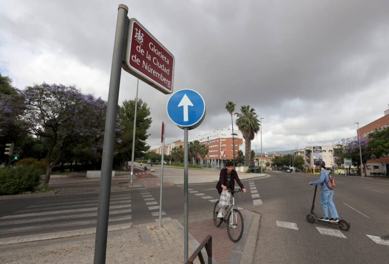 El juez abre una investigación por presunto homicidio imprudente en la muerte del motorista que chocó con una patrulla de la Policía en el Vial