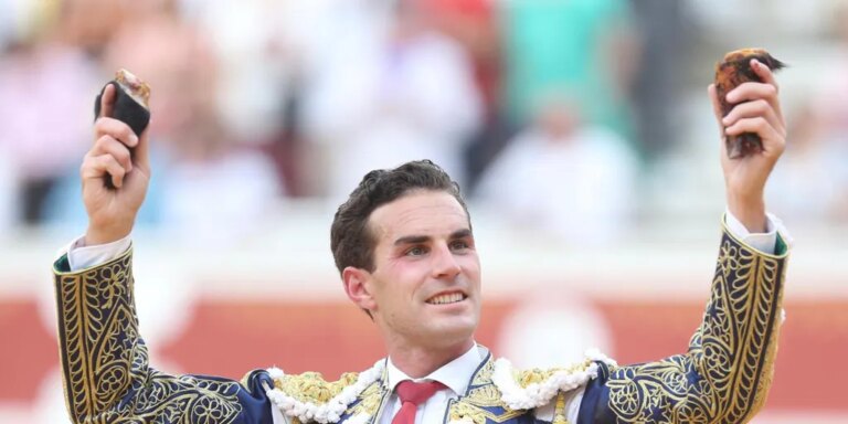 Un toro de vuelta al ruedo permite a Fernando Adrián continuar su racha de puertas grandes