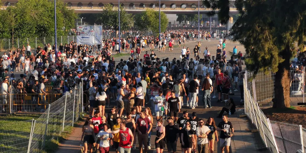 Más de 60.000 personas hacen de la previa del concierto de SFDK una gran fiesta