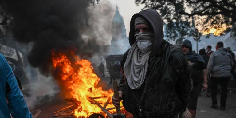 más de 30 detenidos en enfrentamientos entre manifestantes y la Policía