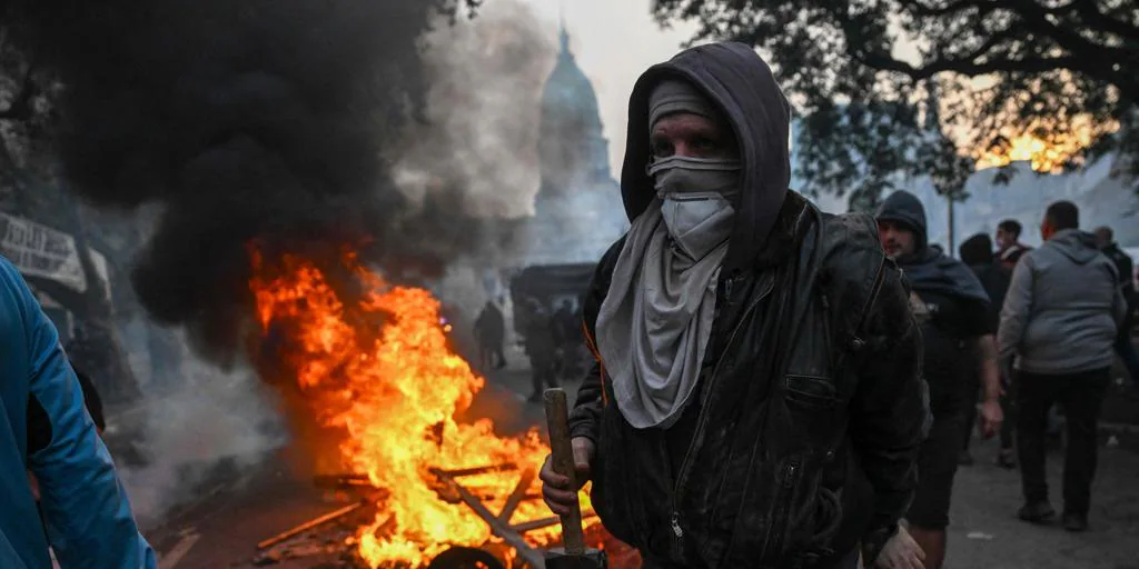 más de 30 detenidos en enfrentamientos entre manifestantes y la Policía