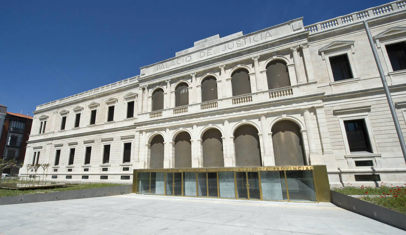 Absuelven a una joven de 19 años condenada a dos años y tres meses por mantener relaciones sexuales con un menor de 14