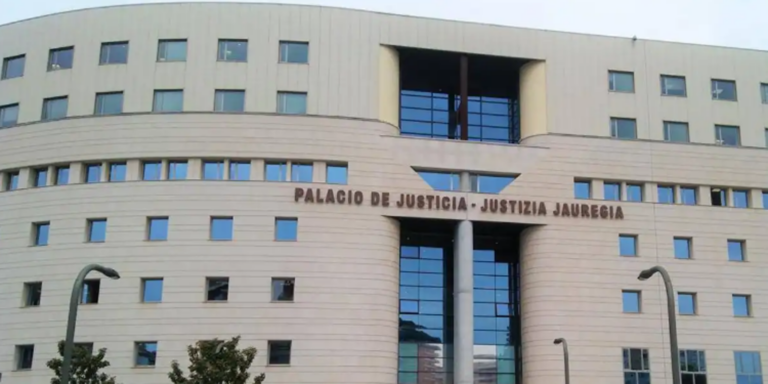 Doce años de prisión por maltratar y agredir sexualmente a su hija, menor de edad, Navarra