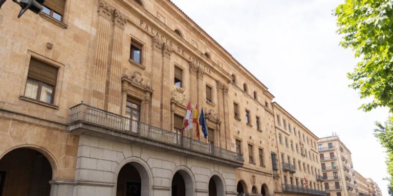 Condenado por pegar a un antiguo compañero de colegio mientras repetía una y otra vez «por maricón»