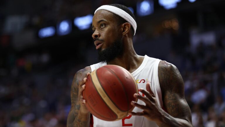 Archivo - Lorenzo Brown, durante un partido con la selección española.